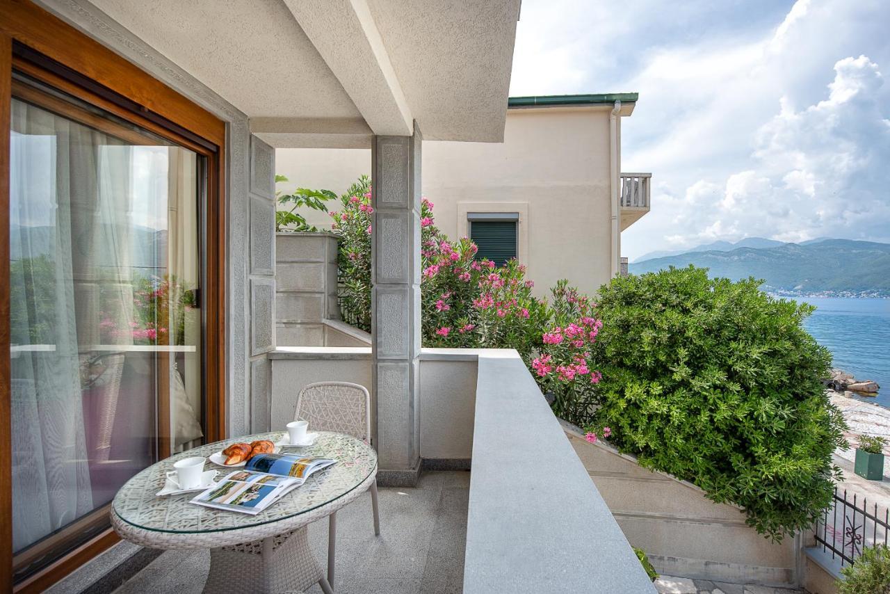 Santorini Apart Krasići Exterior foto